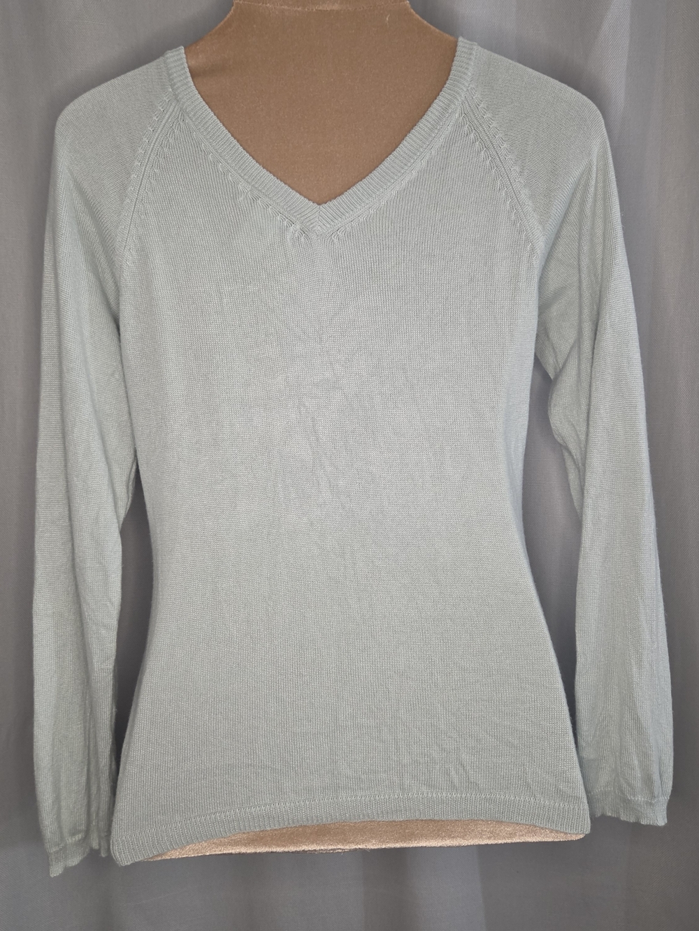 Blushe By Spiegel Classic V-Neck Women's Silk And Cashmere Sweater - Light Mint - Picture 2 of 8